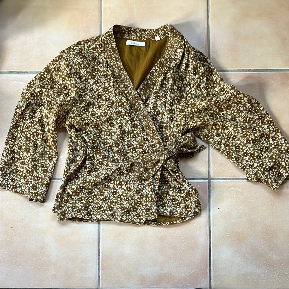 Doen wrap top